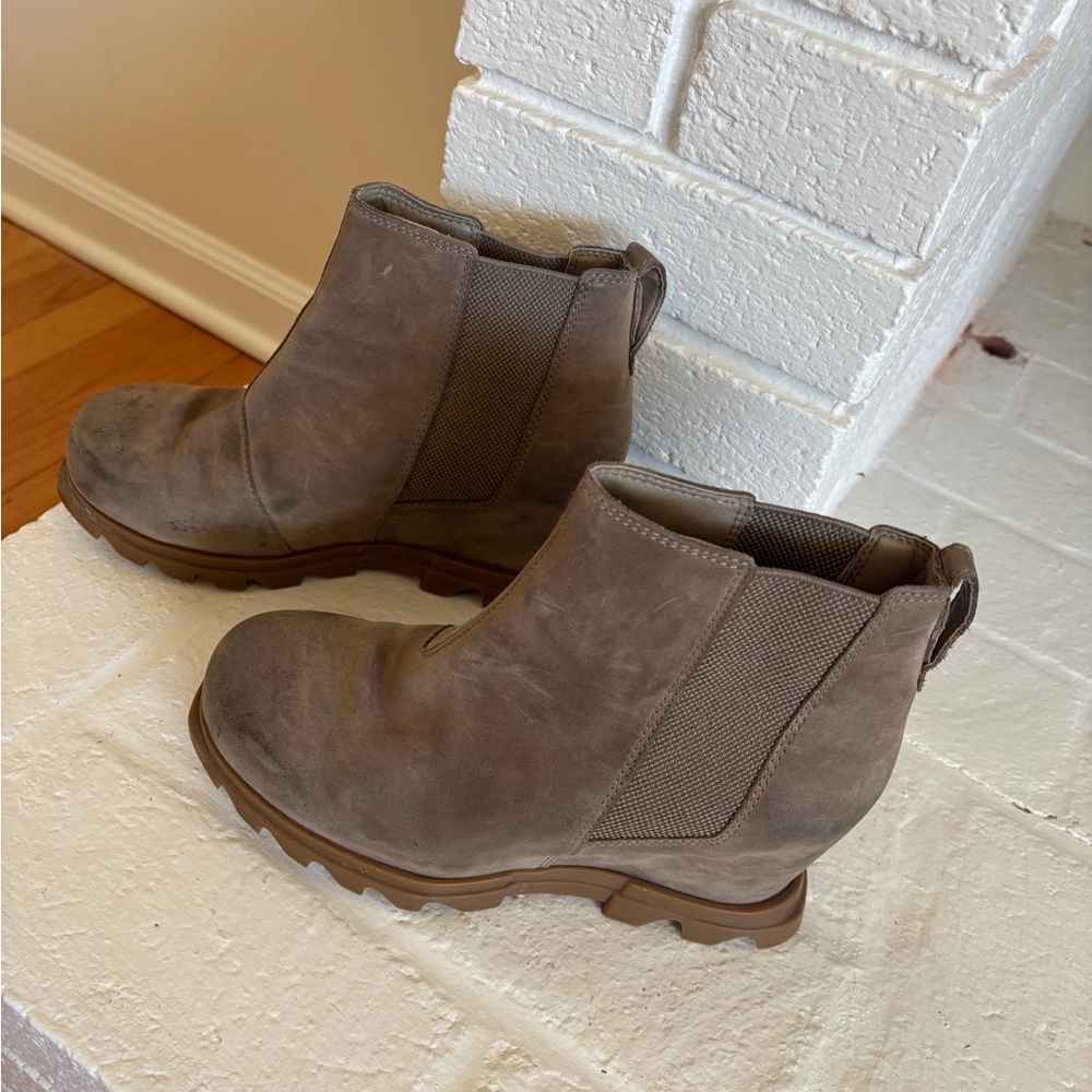 Sorel Joan of Artic boots in Taupe